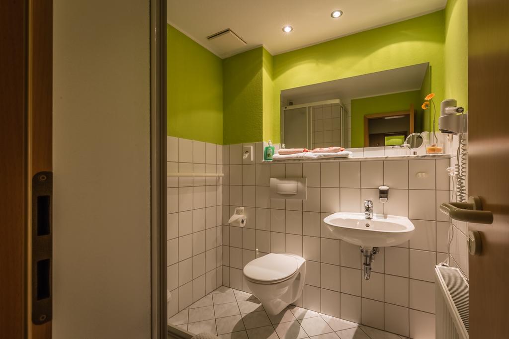 Hotel-Pension Am Rosarium Sangerhausen Room photo